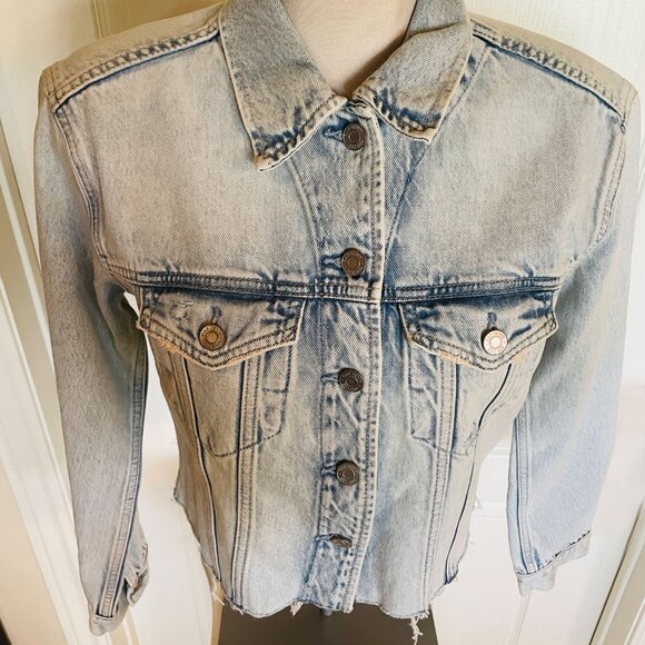 GAP UltraSoft Relaxed Cropped Icon Raw Hem Denim Jacket XS - Picture 6 of 16